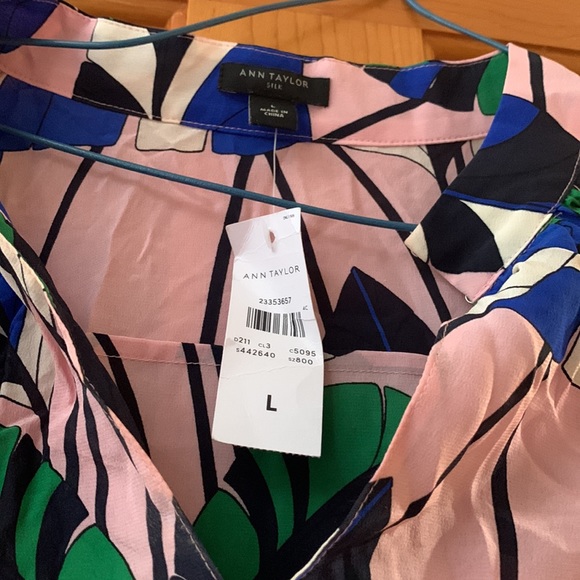 NWT Ann Taylor Floral Blouse - Size L - Picture 2 of 4